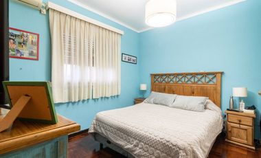 VENTA CASA 5 AMBIENTES VILLA ADELINA