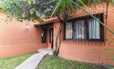 VENTA CASA 5 AMBIENTES VILLA ADELINA