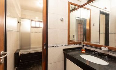 VENTA PH 4 AMB. C/FONDO Y PILETA RAMOS MEJIA