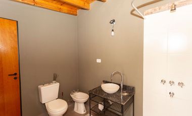 VENTA PH 4 AMB. C/FONDO Y PILETA RAMOS MEJIA