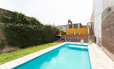 VENTA PH 4 AMB. C/FONDO Y PILETA RAMOS MEJIA