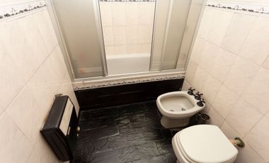 VENTA PH 4 AMB. C/FONDO Y PILETA RAMOS MEJIA