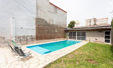 VENTA PH 4 AMB. C/FONDO Y PILETA RAMOS MEJIA