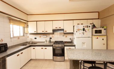VENTA PH 4 AMB. C/FONDO Y PILETA RAMOS MEJIA