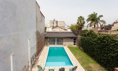 VENTA PH 4 AMB. C/FONDO Y PILETA RAMOS MEJIA