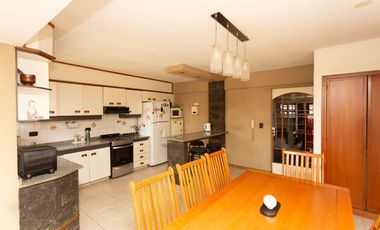 VENTA PH 4 AMB. C/FONDO Y PILETA RAMOS MEJIA