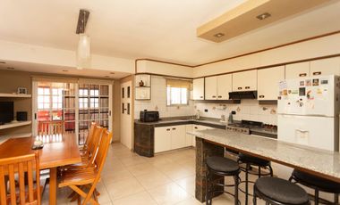 VENTA PH 4 AMB. C/FONDO Y PILETA RAMOS MEJIA