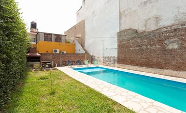 VENTA PH 4 AMB. C/FONDO Y PILETA RAMOS MEJIA
