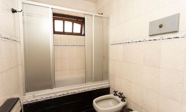 VENTA PH 4 AMB. C/FONDO Y PILETA RAMOS MEJIA