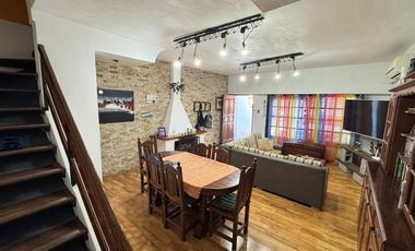 VENTA DUPLEX 4 AMBIENTES E/ INDEPENDIENTE EN MORON