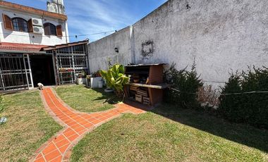 VENTA DUPLEX 4 AMBIENTES E/ INDEPENDIENTE EN MORON