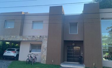 Alquiler casa en Contry Club Privado Loma Verde