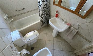 VENTA CASA 5 AMBIENTES CON QUINCHO VILLA BALLESTER