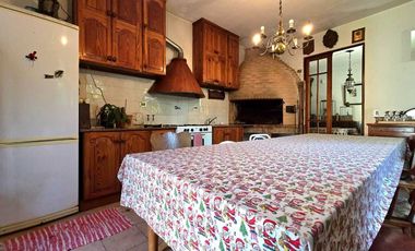 VENTA CASA 5 AMBIENTES CON QUINCHO VILLA BALLESTER