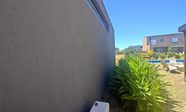 Casa 4 ambientes en Venta Barrio Nautico, permuta