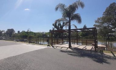 Casa 4 ambientes en Venta Barrio Nautico, permuta