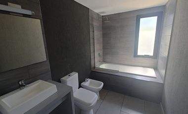 Casa 4 ambientes en Venta Barrio Nautico, permuta