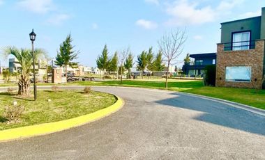 Casa 4 ambientes en Venta Barrio Nautico, permuta