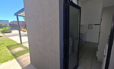 Casa 4 ambientes en Venta Barrio Nautico, permuta