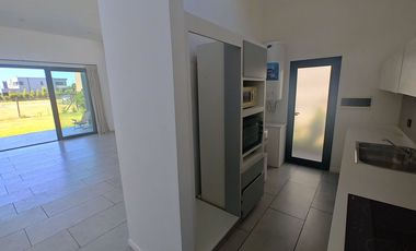 Casa 4 ambientes en Venta Barrio Nautico, permuta