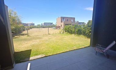 Casa 4 ambientes en Venta Barrio Nautico, permuta