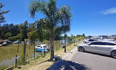 Casa 4 ambientes en Venta Barrio Nautico, permuta