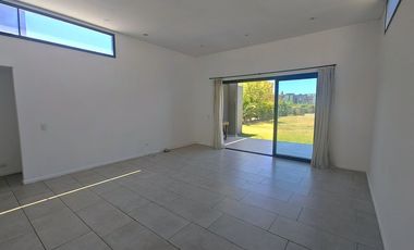 Casa 4 ambientes en Venta Barrio Nautico, permuta