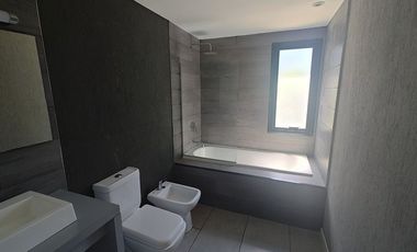 Casa 4 ambientes en Venta Barrio Nautico, permuta