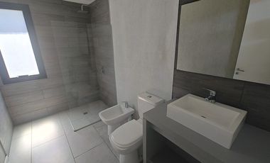 Casa 4 ambientes en Venta Barrio Nautico, permuta