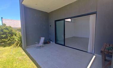 Casa 4 ambientes en Venta Barrio Nautico, permuta