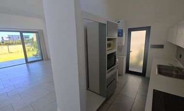 Casa 4 ambientes en Venta Barrio Nautico, permuta