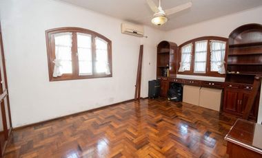 Venta Casa en Guadalupe con amplio terreno.