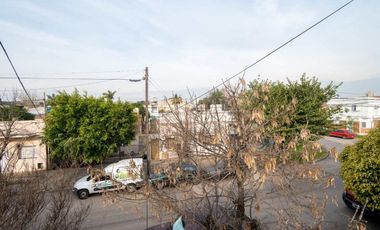 DPTO EN P/A CON COCHERA EN BARRIO SARGENTO CABRAL