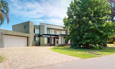 CASA EN VENTA EN ABRIL CLUB DE CAMPO