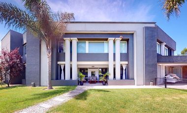 CASA EN VENTA EN ABRIL CLUB DE CAMPO