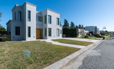 Casa en venta barrio Las Golondrinas Hudson