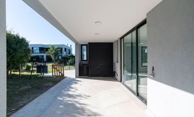 Casa en venta barrio Las Golondrinas Hudson