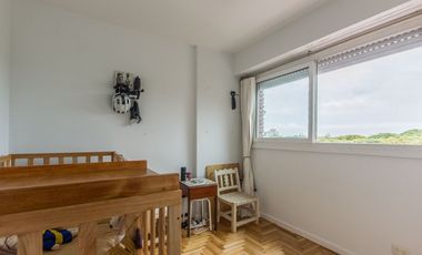 VENTA 3 AMB REFACCIONADO CON GRAN BALCON EN OLIVOS