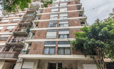 VENTA 3 AMB REFACCIONADO CON GRAN BALCON EN OLIVOS