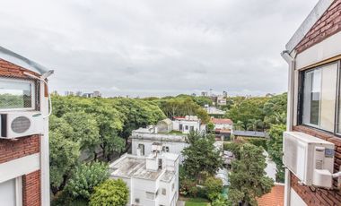 VENTA 3 AMB REFACCIONADO CON GRAN BALCON EN OLIVOS
