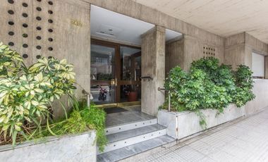 VENTA 3 AMB REFACCIONADO CON GRAN BALCON EN OLIVOS