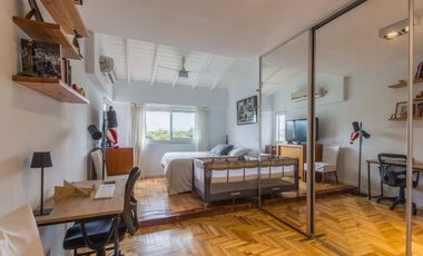 VENTA 3 AMB REFACCIONADO CON GRAN BALCON EN OLIVOS