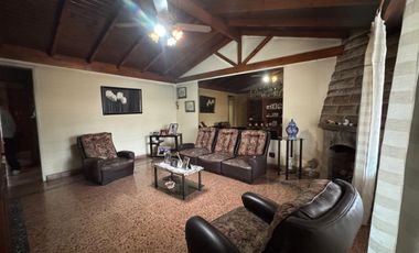 CHALET 3 AMB + PATIO Y DPTO EN P.A. LONGCHAMPS