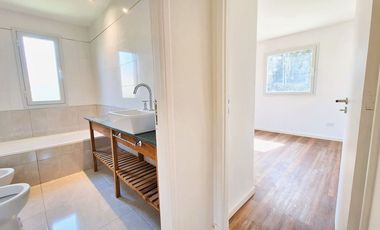Venta casa 4 ambientes con pileta y parque Rumencó