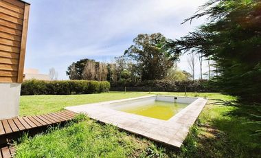 Venta casa 4 ambientes con pileta y parque Rumencó