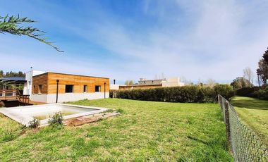 Venta casa 4 ambientes con pileta y parque Rumencó