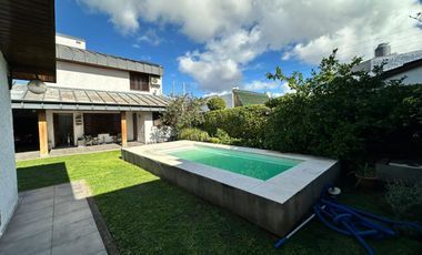 VENTA CASA 5 AMB JARDIN PILETA QUINCHO RAMOS MEJIA