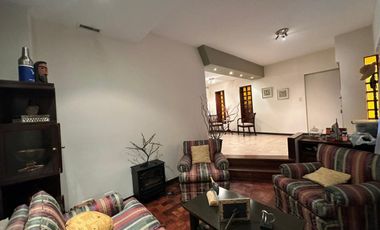 VENTA CASA 5 AMB JARDIN PILETA QUINCHO RAMOS MEJIA