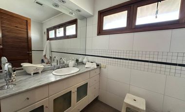 VENTA CASA 5 AMB JARDIN PILETA QUINCHO RAMOS MEJIA