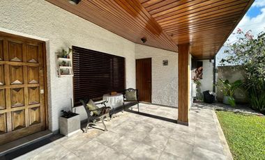VENTA CASA 5 AMB JARDIN PILETA QUINCHO RAMOS MEJIA
